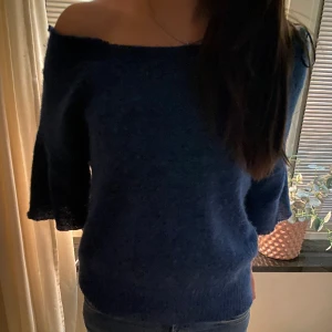 Stickad t shirt  - Jätte fin blå tröja,passar s, bra skick