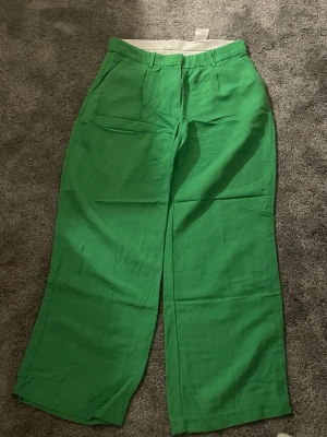 Gröna linnebyxor  - Gröna linnebyxor från hm 
