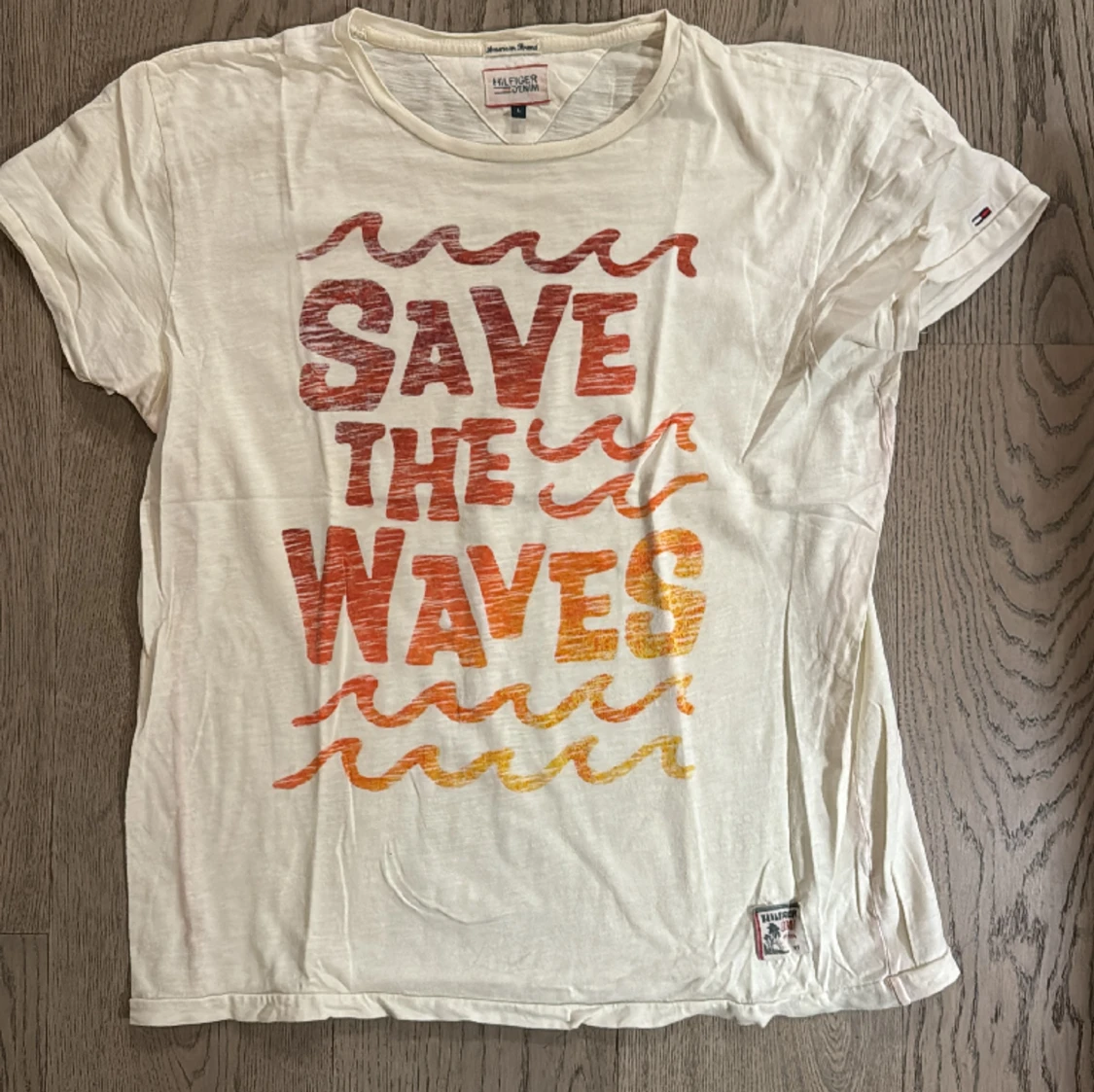 T-shirt Save the waves