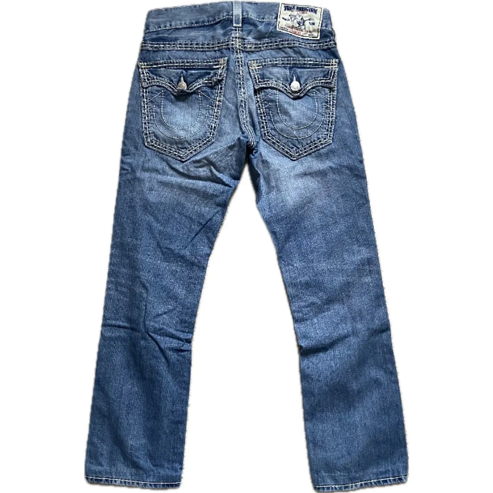 Säljer mina true religion jeans i jättebra skick, då de inte passar mig längre. De har midjemåttet 78 cm. Skriv gärna om du har någon fundering! Pris kan alltid diskuteras ☺️. Jeans & Byxor.