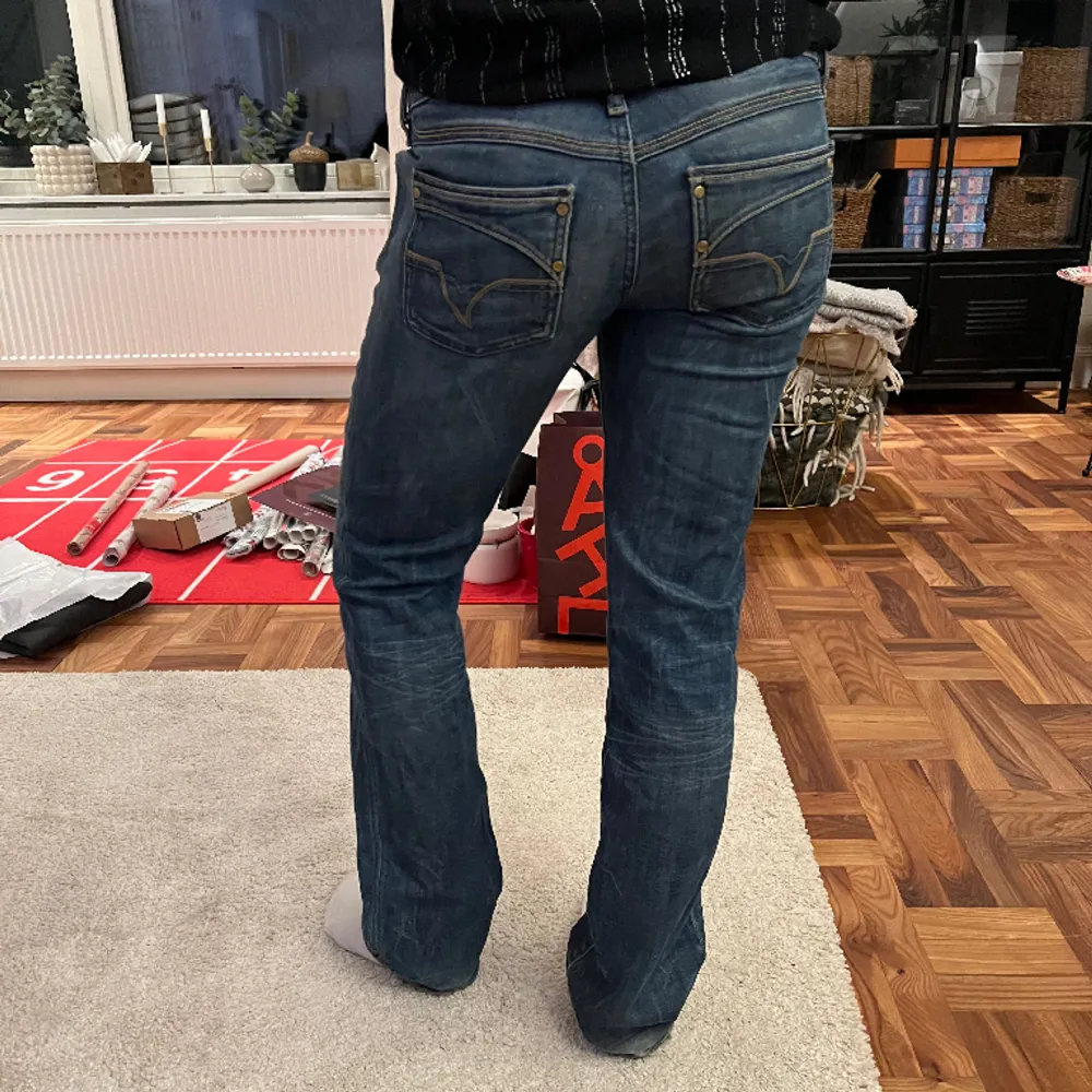 Supersnygga lågmidjade bootcut jeans ifrån diesel.. Jeans & Byxor.
