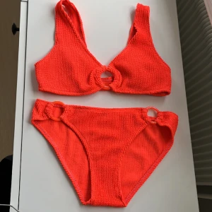  Bikini  - en bikini från Cubus, toppen i storlek 34, trosorna i storlek 36 