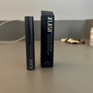 XLASH serum - 1 ml xlash eye lash serum. köptes för 399kr (köpte innan rean) men köpte fel storlek, därav säljs den 💗💗