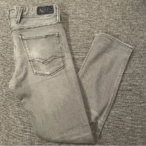 Replay Jeans - Säljer dessa sjukt feta replay jeans. Inget spår på användning