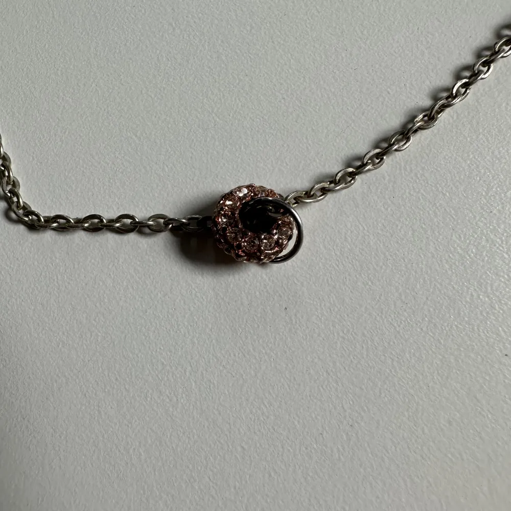 Silver necklace, has a hook to add charm.. Accessoarer.