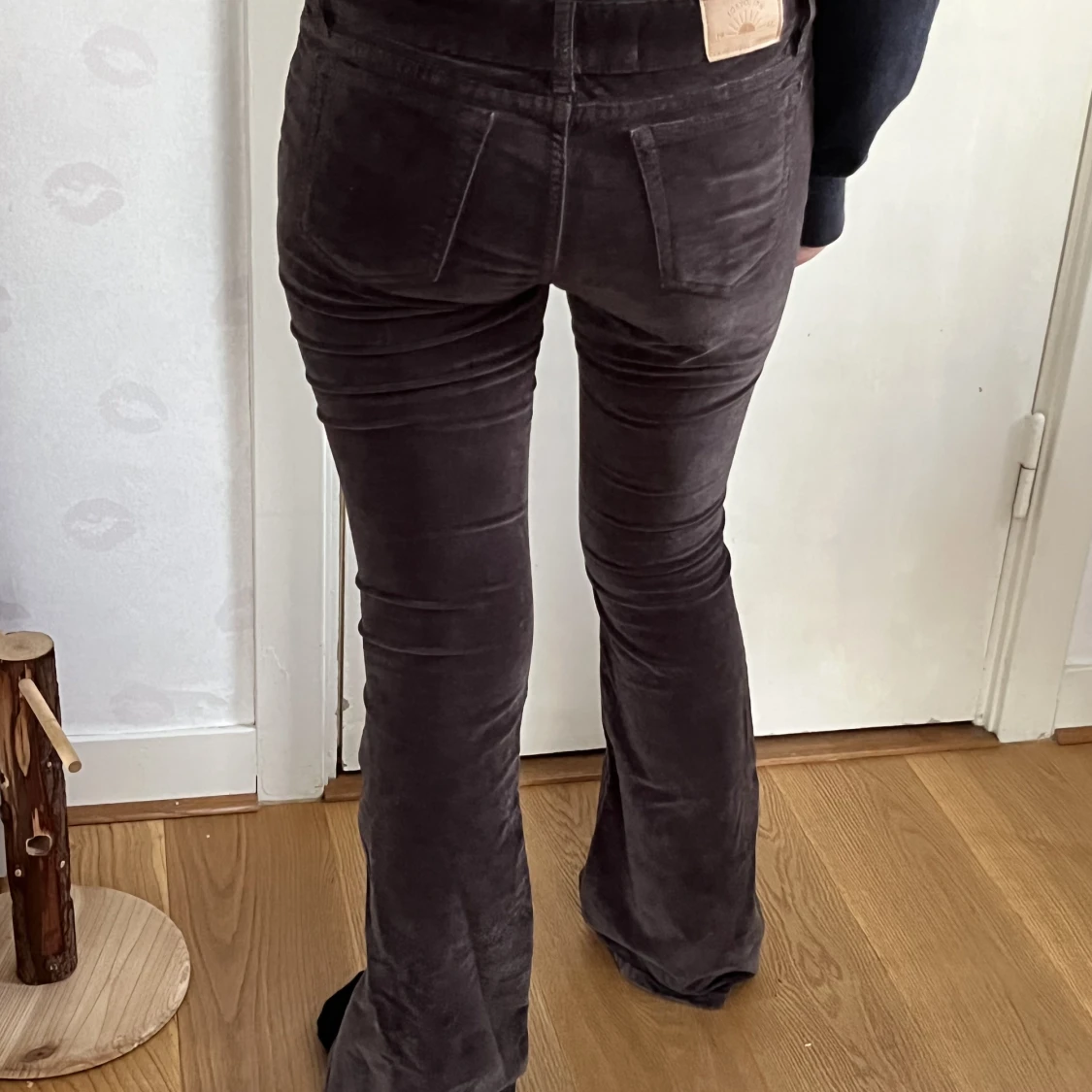 Bruna lågmidjade byxor - 91