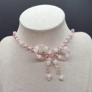 Handgjort halsband  - 🌸 Material-Swarovski kristall,  glas. Nickel fri. Längd: 42cm 🌸  Instagram:@ekjewelryofficial 