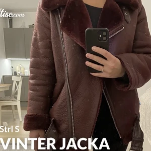 Jacka - Vinter/höst jacka från zara i strl S, den är fodrad och går även att stänga🥰