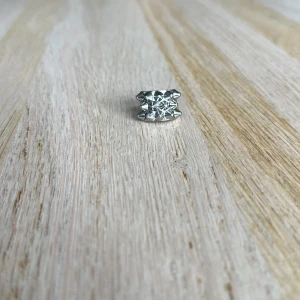 Edblad peak ring steel  - Edblad silver ring med nitar i storlek 16,80 mm. Inte använd särskilt mycket. Frakt 30kr. Betalning sker genom Swish❣️