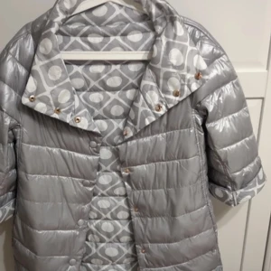 Herno jacka - Säljer min jättefina herno liknande jacka som passar perfekt till hösten💕