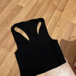 Topp - Topp från zara, sparsamt använd. Köparen står för frakt 