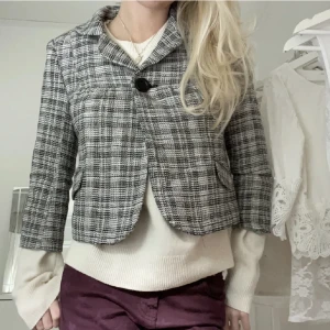 3/4 jacka💗 - Lånad bild!!💗 Säljer denna jätte fina jacka då den tyvärr är förliten, perfket till hösten🙌💓