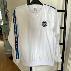 Just Hype unik tröja - ny - Just Hype Storlek XL, mindre i passform. large skulle jag kalla det.  399kr nypris.  129kr mitt pris  55cm armpit-armpit 70cm lenght