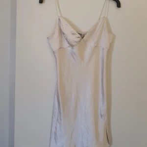 Princess Polly klänning - Klänning i bra skick som använts en gång.