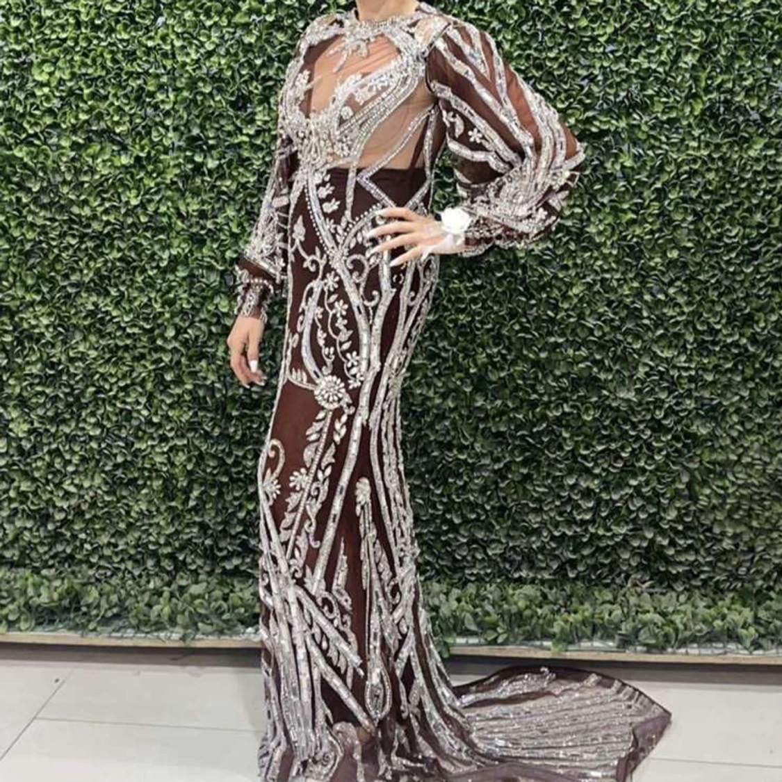 Brun klänning med paljetter 