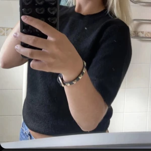 Stickad T-shirt  - Jätte fin stickad tröja från hm, väl använd 