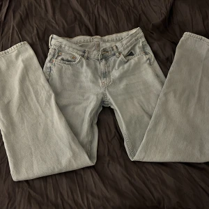 lågmidjade jeans från gina - slut i lager  köptes för 499kr säljer för 300kr+frakt nästintill oanvända 