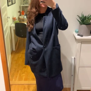Kavaj/kofta från vero moda - Stilren lite skönare tjockare kavaj från vero moda