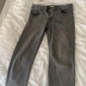 Esprit jeans  Skick 10/10 knappt använda  Nypris 799kr