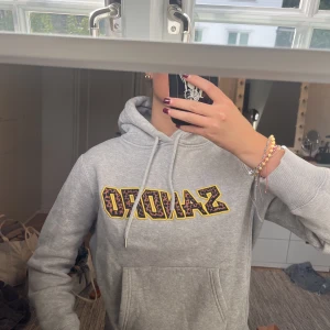 Sandrohoodie - Passar tyvärr inte mig längre vilket är Såå synd eftersom jag älskar denna! 