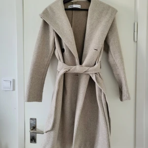 Höst Jacka - Fin höst jacka från Zara Knappt använd, storlek XS