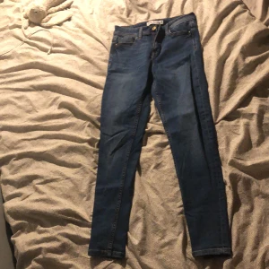 Skinny jeans - Säljer dessa jeansen ifrån Zara. I bra skick har bara inte andvänder de på super länge. Men skriv om ni är intresserade!☺️☺️