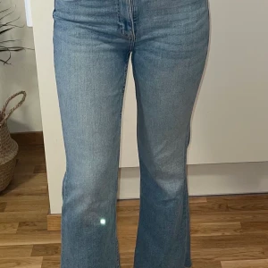 Utsvängda ankel jeans - I mycket bra skick. Från zara. 
