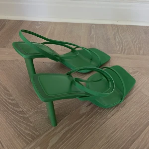 Klackar  - Gröna klackar från zara oanvända 