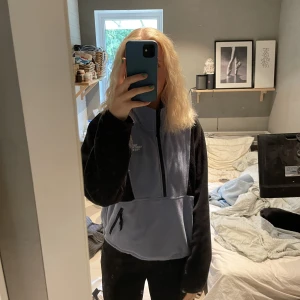 fleecetröja - fleecetröja från the north face, nyskick🫶🏻
