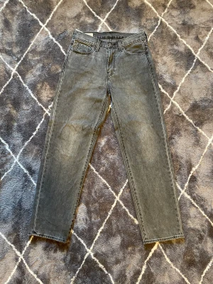 Levis jeans  - Levis jeans i loose fit, kan frakta eller mötas upp. Passar mig perfekt som är 180cm Näst intill nyskick  Nypris: 1300kr