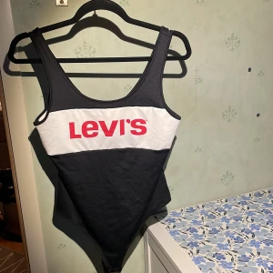 Body - Snygg levis body i storlek M aldrig använd då det jag bytte stil