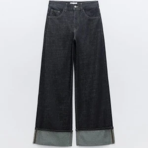 slutsålda jeans ZARA - slutsålda populära jeans från Zara. Har en till annons för strl 32. https://www.zara.com/se/sv/jeans-denim-trf-med-uppvikta-benslut-p06045205.html 