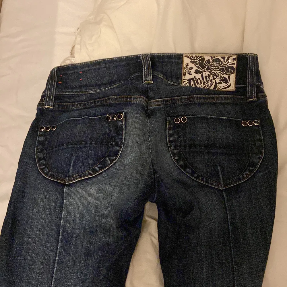 90s jeans 💋👌 inget slitage, säljs inte längre!  Straight,  långa för mig som är 160💕. Jeans & Byxor.
