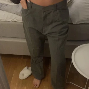 raka kostymbyxor - för stora för mig