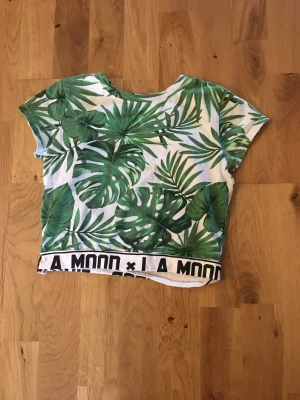 Magtröja! - Säljer denna magtröja med tryck sjukt söt i storlek S!