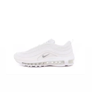 Nike air Max 97 vita  - Köptes för 1 år sedan och är använda 2 gånger Max då jag inte riktigt gillar passformen på dom så säljer jag nu dem för ett mycket billigare pris. Nypris 1895kr (vid snabb affär kan priset diskuteras) kontakta mig för fler bilder!