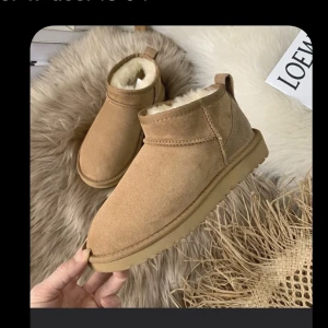 Uggs - Uggsliknande skor storlek 39 Lånad bild, kan ta egna vid intresse! 💗  