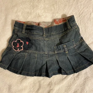 Y2K skirt - size M, Y2K mini flower skirt.