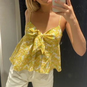 Jättesöt blus - Jättefin mönstrad blus från Zara. Använd endast fåtal gånger, jättebra skick! 