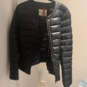 Tunnare dun jacka - En jätte fin dun jacka som jag nu säljer då den inte kommer till användning 