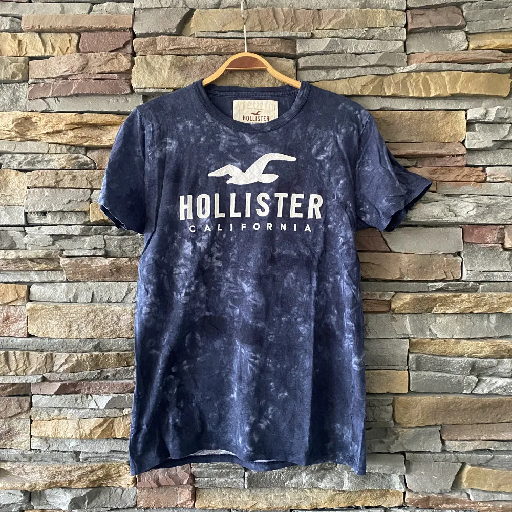 Hollister T-shirt. T-shirts.