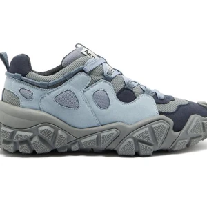 Acne Studios Bolzter sneaker i stl 42 - Snygga skor från acne i storlek 42, liten defekt på höger sko därav priset!