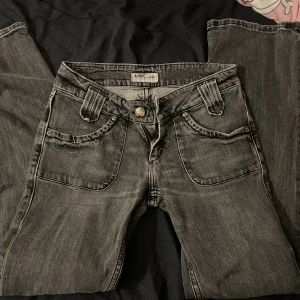 Lågmidjade bootcut - Lågmidjade bootcut jeans från Lee. Använda ca två ggr. Nyskick 