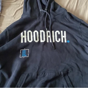 Hoodrich - Säljer min orörda hoodrich dress som har bara legat i garderoben. Pris kan diskuteras vid snabba köp!