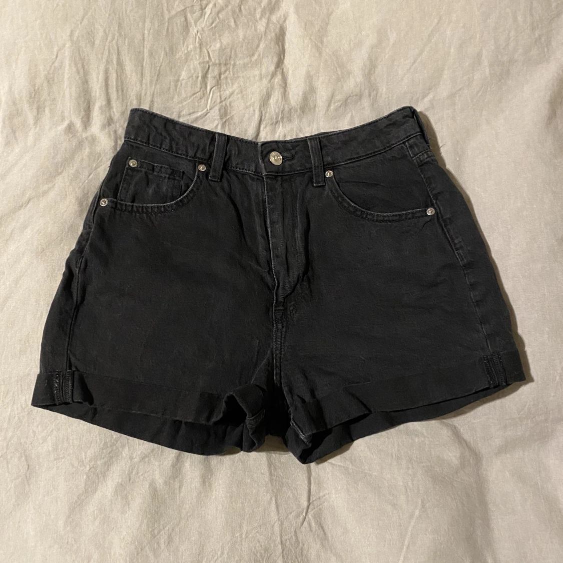 Svarta jeansshorts 