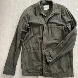 Snygg Jacka / Overshirt från A days march - En riktigt skön jacka eller Overshirt perfekt för hösten från A Day’s March i storlek Small. Säljs väldigt billigt!   Hör av dig om du har några funderingar! 