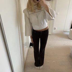 Lågmidjade jeans - Såå sjukt snygga lågmidjade jeans från märket street one❤️ Midjemått:76, innerbenslängd: 83💕 jag är 175 och har normalt s/36 i byxor och jeans