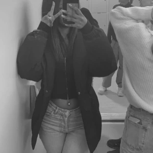 Jacka - Vinterjacka från Vila i stl Xs-S, jättefin kommer inte ihåg vad jag köpte den för exakt men mellan 500-1000🫶🏾