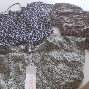 Toppar  - 3 stycken oanvända toppar storlek 38 75kr/st.