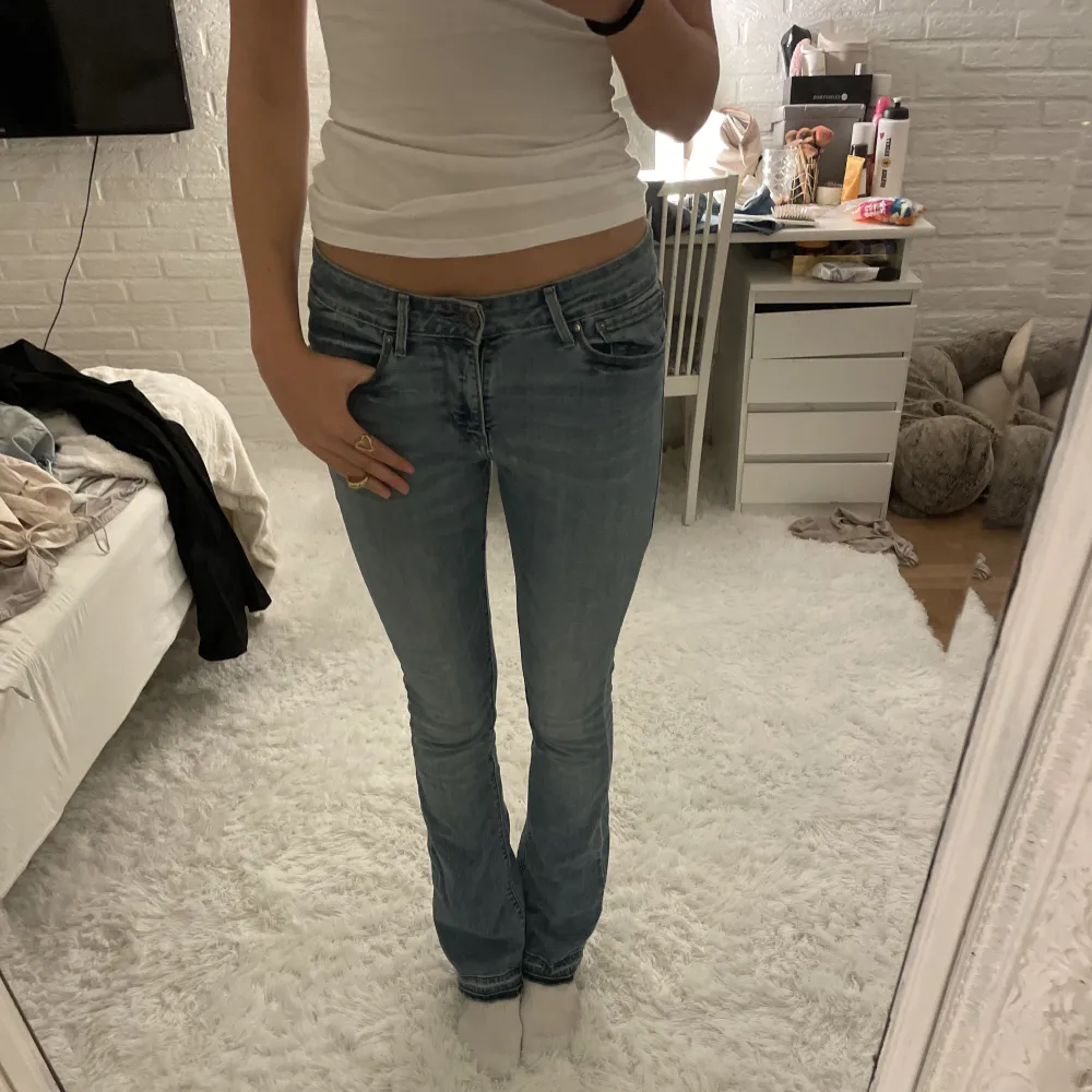 Levis jeans i storlek S, stretchiga material💘 Sparsamt använda. Jeans & Byxor.